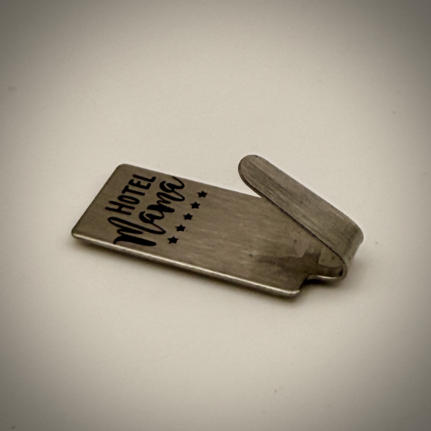 Edelstahlhaken personalisiert 2 Stück – mit Gravur für Haushalt, Gastro & Hotel