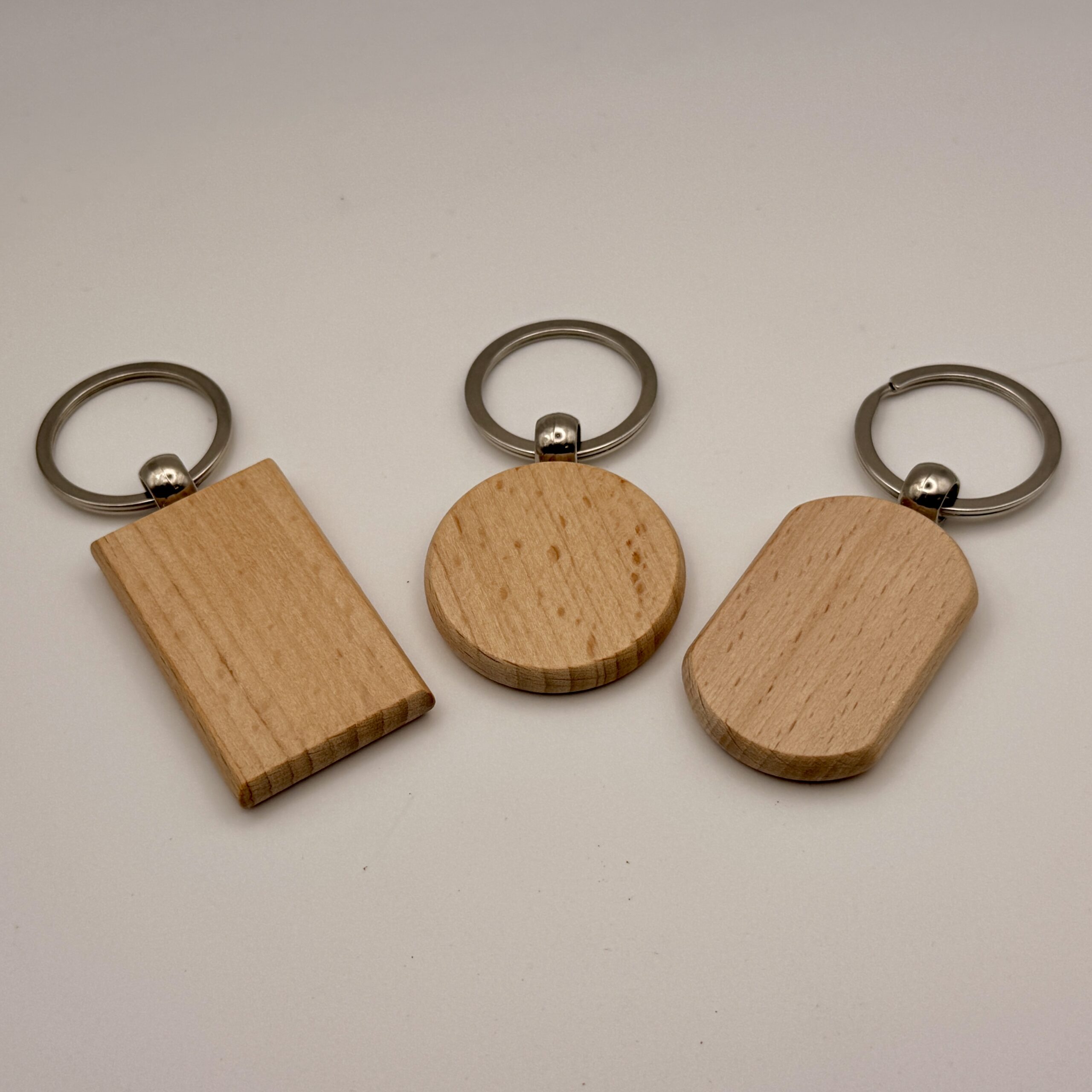 Personalisierbarer Schlüsselanhänger aus Holz