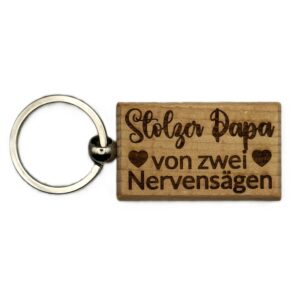 Schlüsselanhänger aus Holz – „Stolzer Papa von zwei Nervensägen“