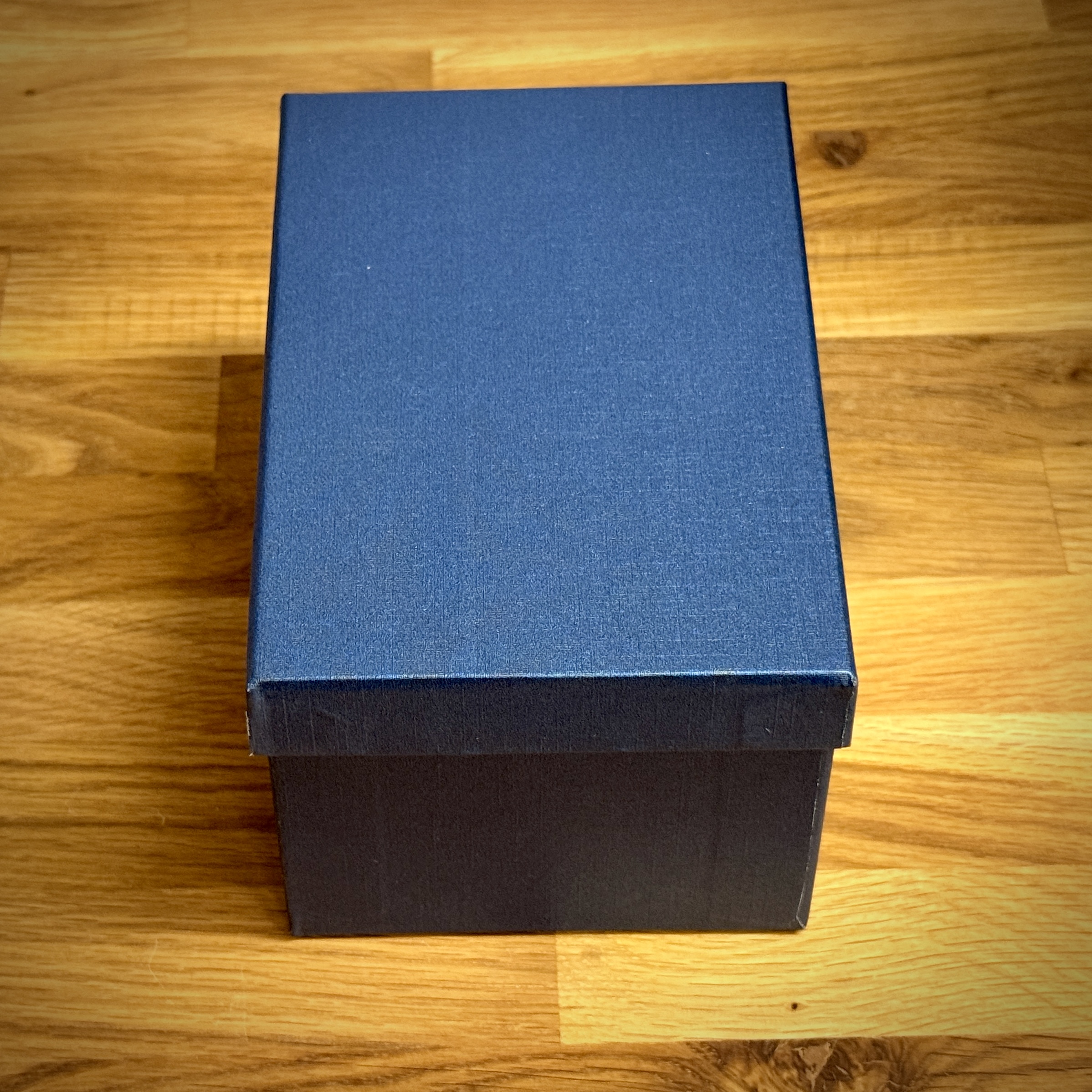 K9 Kristallblock Rohling 5*5*8cm mit LED-Holzbasis – für Lasergravur, Geschenkbox blau