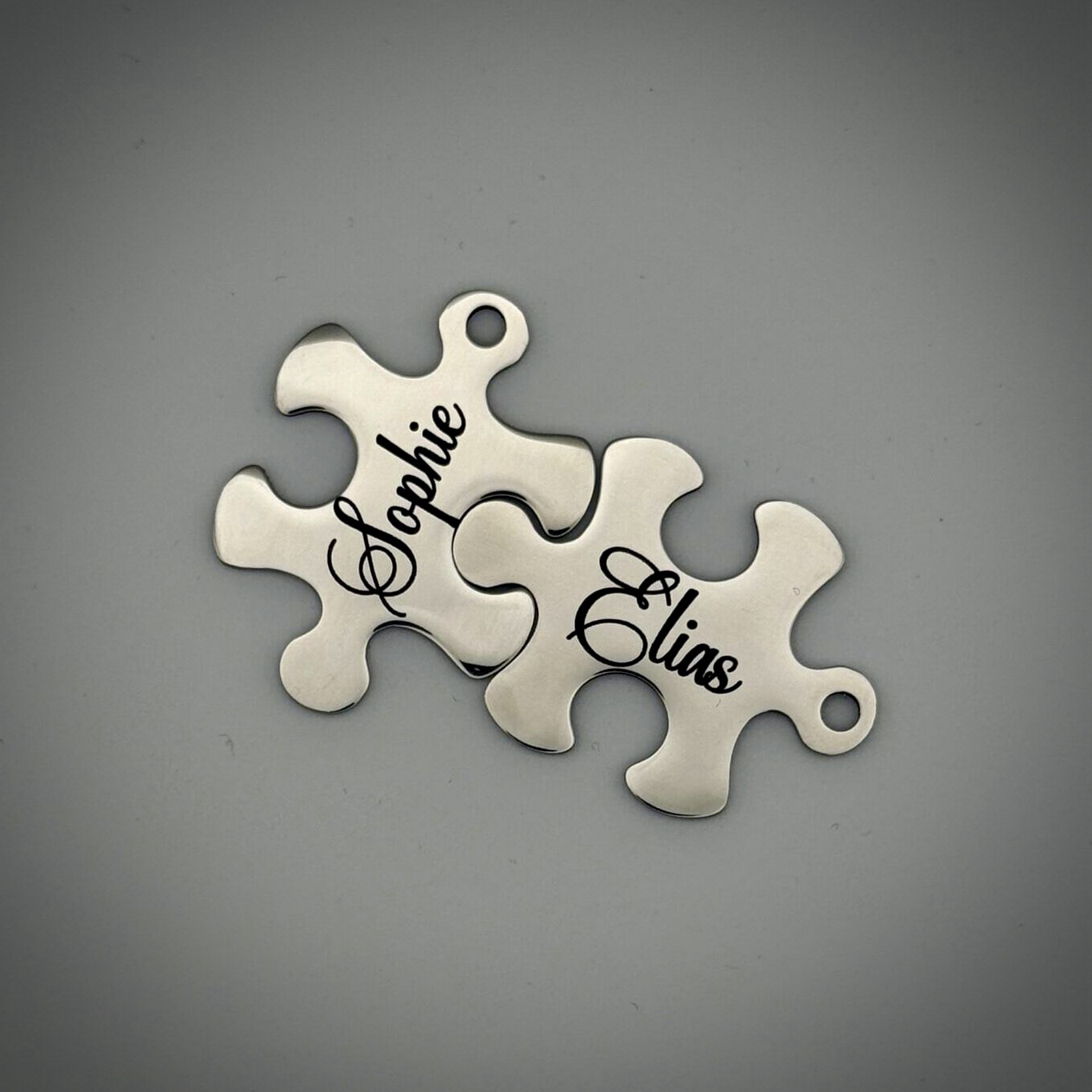 Personalisierte Puzzleteil-Anhänger aus Edelstahl – 2- teiliges Set