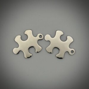 Personalisierte Puzzleteil-Anhänger aus Edelstahl - 2- teiliges Set